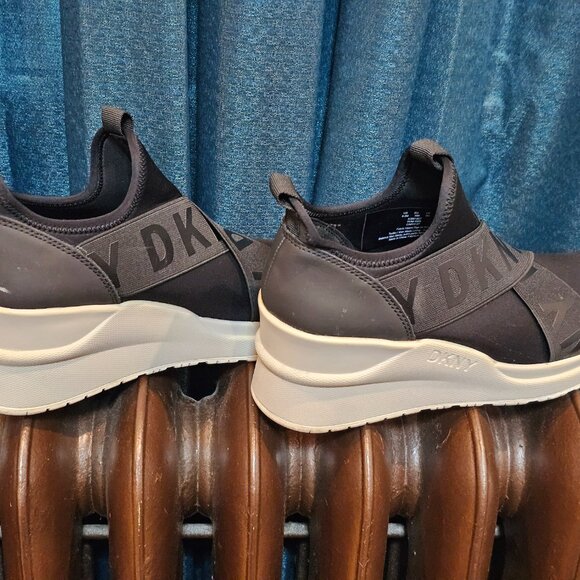 DKNY Women's Leya Wedge Sneakers (8.5) - Picture 12 of 14